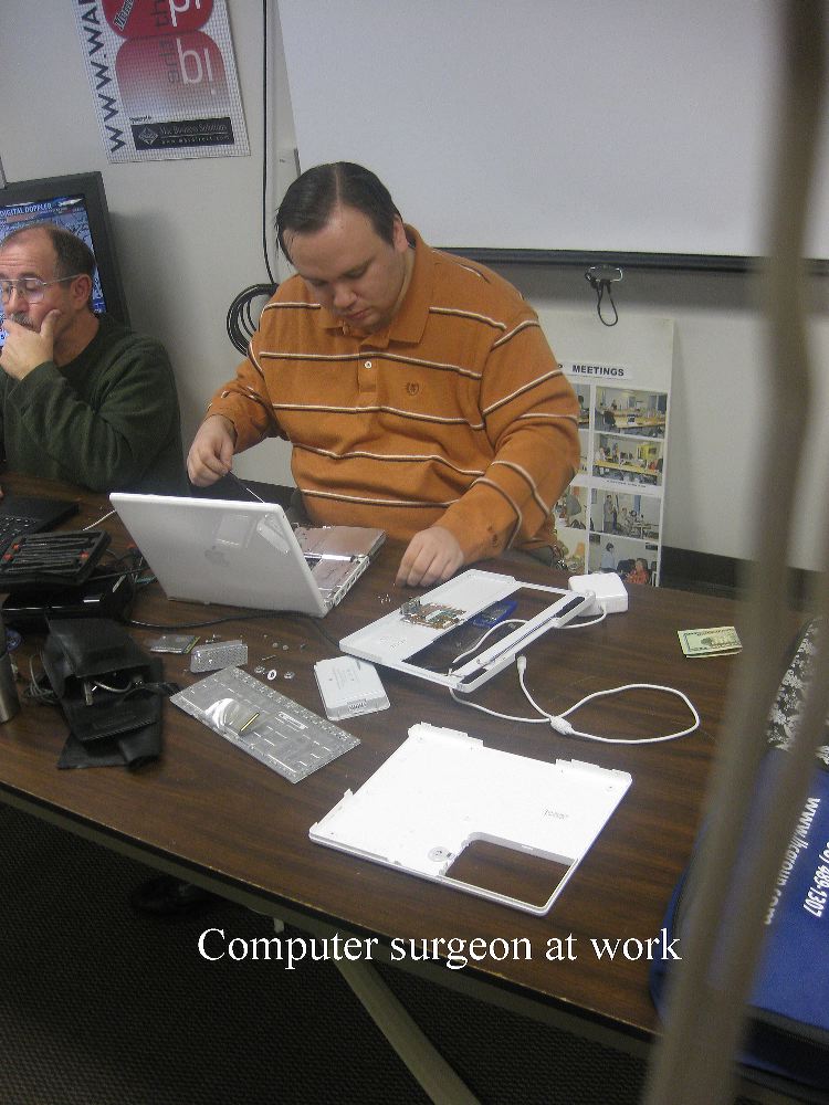 10-Computer surgeon at work.jpg